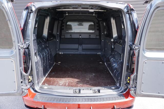 Volkswagen CADDY MAXI Cargo 2.0 TDI | 1st Edition | 122 PK DSG | ACC | Apple Carplay | Camera | Stoel- en Voorruitverwarming | Trekhaak