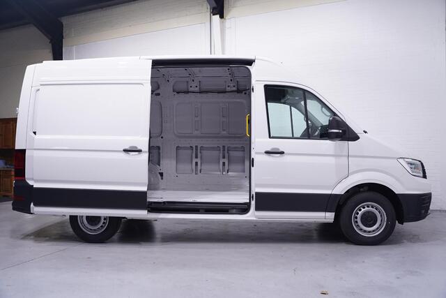 Volkswagen CRAFTER 35 2.0 TDI 177 pk L3H3 Aut. va 553,- p/mnd Navi Camera, Lane Assist, LED Koplampen, PDC V+A, 3-Zits, Nieuw