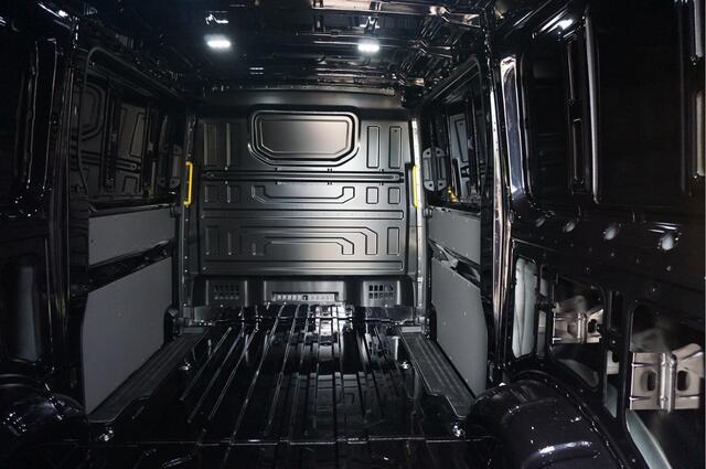 Volkswagen CRAFTER 35 177PK L3H2 AUT Facelift BPM VRIJ!! 13" Navi, Cam, Gev. Stoel, Alarm, LED!! NR. C510*