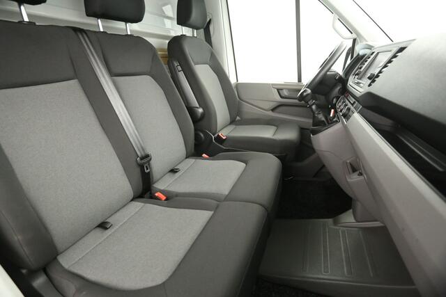 Volkswagen CRAFTER 2.0 TDI 177PK | Bakwagen L4.52m | Zijdeur | Laadklep | Airco | Camera | Cruise | 3 Persoons | Carplay