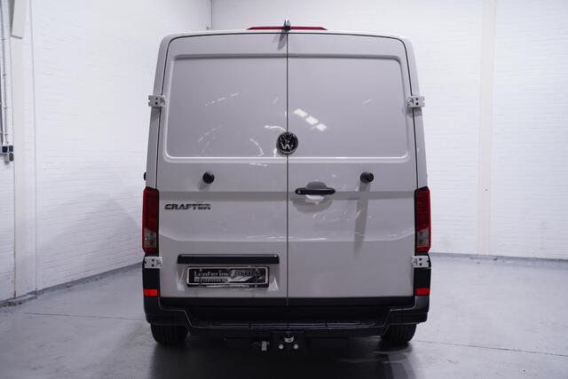 Volkswagen CRAFTER 2.0 TDI 140 pk DSG Aut. L3H2 Laag Dak 17" LMV Airco, Camera, PDC V+A, Trekhaak, 3-Zits