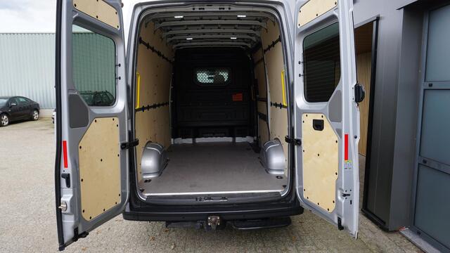 Volkswagen CRAFTER 35 2.0 TDI 177pk L3H3 Highline *MARGE BUS* 3-Zits LED Trekhaak ACC Standkachel! 3500kg Trekgewicht! *Zeer Nette Crafter*