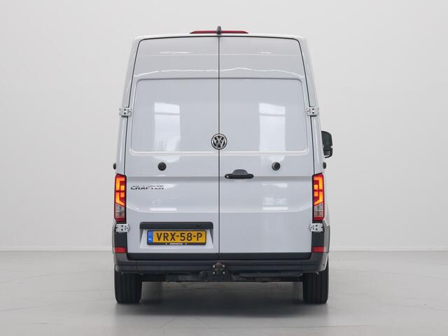 Volkswagen CRAFTER 35 2.0 TDI L3H3 Highline Camera Pdc Acc Trekhaak Navigatie Carplay Parkassist