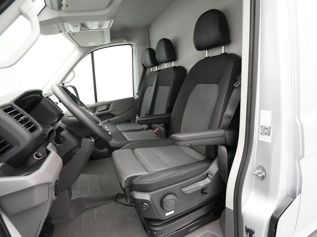 Volkswagen CRAFTER 35 2.0 TDI L3H3 Highline Camera Pdc Acc Trekhaak Navigatie Carplay Parkassist