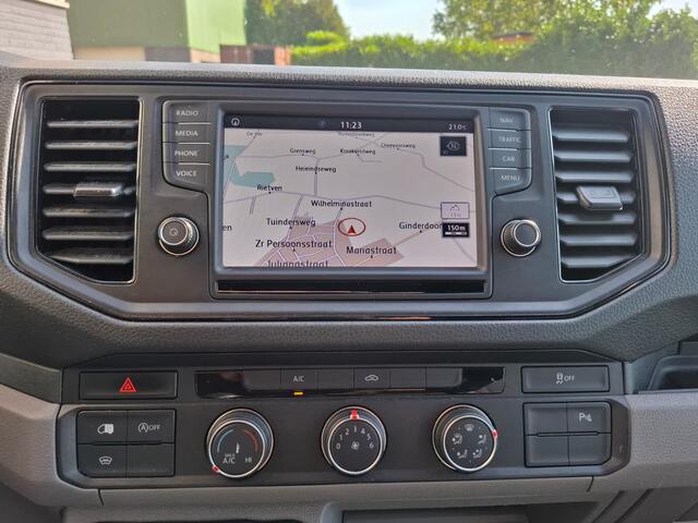 Volkswagen CRAFTER 35 2.0 TDI L3H3 Highline 3p. Navi Airco CruiseControl Verw.Voorruit Regensensor Pdc V+A SchuifdeurRechts Aut.Verlichting Start/Stop Elek.Ramen/Spiegels VerwamerbareSpiegels Verst.Stoel