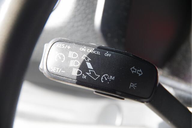 Volkswagen CRAFTER 35 2.0 TDI L3H3 177PK AUT. LEDER, VANSTEP TREKHAAK, ZONNEKLEP, CAMERA, NAVI, CARPLAY, CRUISE, AIRCO