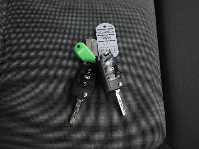 Volkswagen CRAFTER 2.0TDi 177PK L3H3 | Multimedia | Airco | Cruise | 3-Persoons