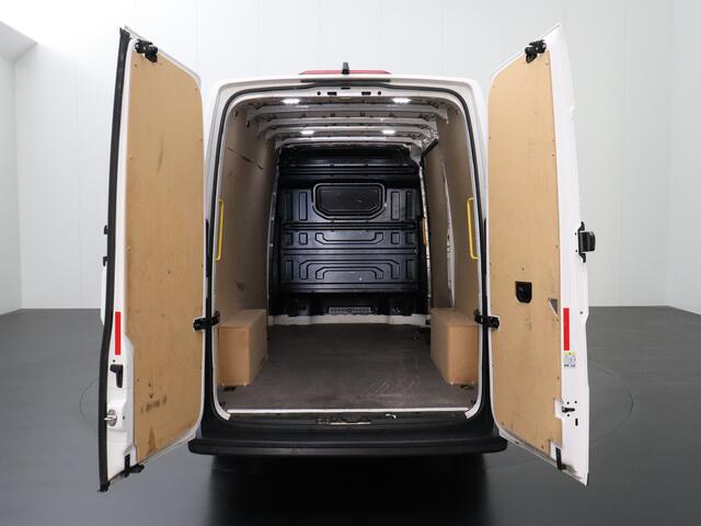 Volkswagen CRAFTER 2.0TDI 140PK DSG Automaat L3H3 | Multimedia | Camera | Airco | Cruise | 3-Persoons | Betimmering