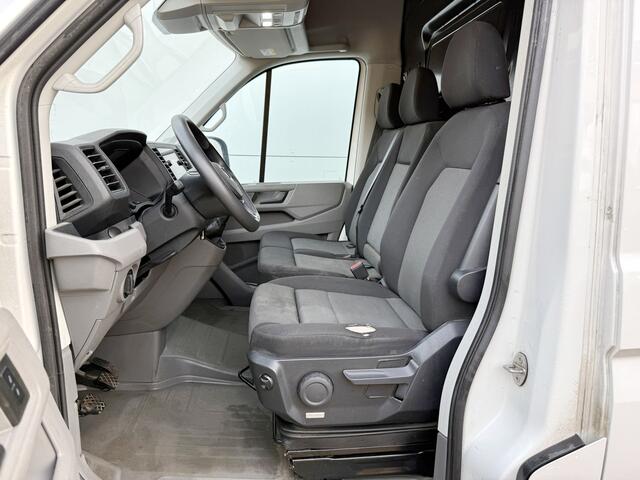 Volkswagen CRAFTER 2.0 TDI 140PK L3H3 Airco Cruise Control Carplay Parkeersensoren voor achter