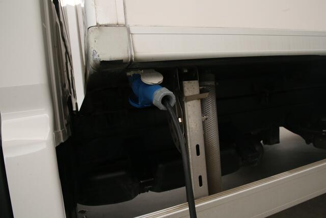 Volkswagen CRAFTER 35 2.0 TDI | 141PK | Koelwagen 2 C° | Nachtkoeling | Bakwagen | Laadklep | Laadbak | Zijdeur | Koelauto | Airco | Cruise | 3 Persoons