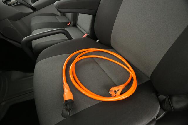 Volkswagen CRAFTER 2.0 TDI 140PK L2H2 | Nachtkoeling | Koelwagen 1 C° | Airco | Cruise | 3-Zits | Parkeersens.