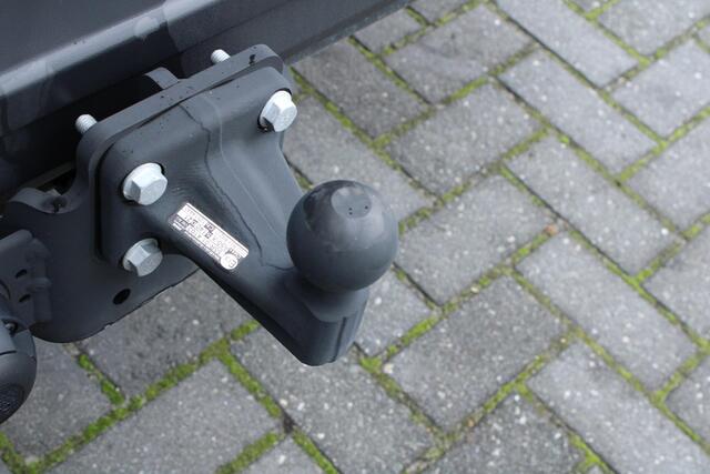 Volkswagen CRAFTER 2.0 TDI 140pk DSG L3H3 Exclusive Black Style Facelift BPM vrij! Trekhaak Camera Leder Led Zonneklep Sidesteps Navigatie