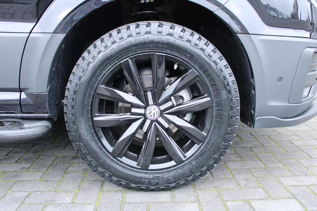 Volkswagen CRAFTER 2.0 TDI 140pk DSG L3H3 Exclusive Black Style Facelift BPM vrij! Trekhaak Camera Leder Led Zonneklep Sidesteps Navigatie