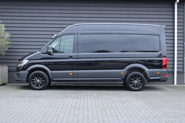 Volkswagen CRAFTER 2.0 TDI 140pk DSG L3H3 Exclusive Black Style Facelift BPM vrij! Trekhaak Camera Leder Led Zonneklep Sidesteps Navigatie