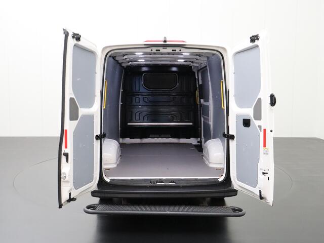 Volkswagen CRAFTER 2.0TDI 140PK DSG Automaat L3H2 | Led | Navigatie | Camera | Airco | Cruise | 3-Persoons