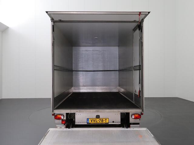 Volkswagen CRAFTER 2.0TDI 140PK Bakwagen+Laadklep | 4,45 Laadlengte | Navigatie | Airco | Cruise | 3-Persoons | Dakspoiler | Zijdeur