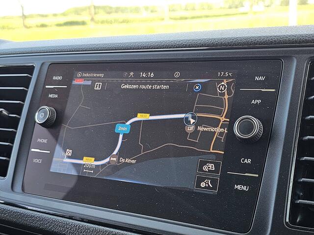 Volkswagen CRAFTER 35 2.0 TDI L3H2 Airco, Navi, Trekhaak, Carplay, 3 Zits, Euro6, 140 PK!