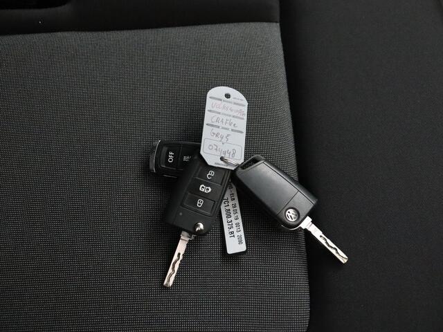 Volkswagen CRAFTER 2.0TDI 140PK DSG Automaat L3H2 | Led | Standkachel | Navigatie | Camera | Airco | 3-Persoons | Betimmering