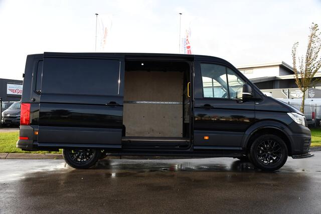 Volkswagen CRAFTER 35 2.0 TDI L3H2 Black Edition Camera, Carplay, Stoelverwarming, LED, Trekhaak, Sensoren, multimedia, Automaat, Uniek!