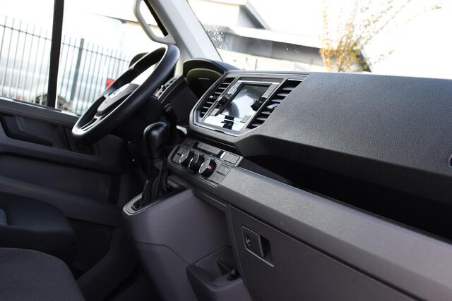 Volkswagen CRAFTER 35 2.0 TDI L3H2 Black Edition Camera, Carplay, Stoelverwarming, LED, Trekhaak, Sensoren, multimedia, Automaat, Uniek!