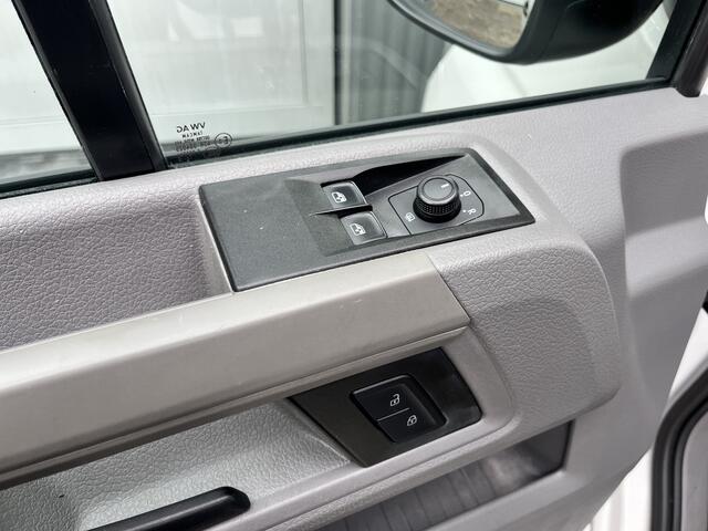 Volkswagen CRAFTER 35 2.0 TDI DC Hiab Laadkraan 023-3 Trekhaak 2500 kg trekgewicht Airco Cruise controle 6-Persoons Open laadbak Pick-up Euro 6 Bakwagen P-up Telefoonverbinding 1e eigenaar