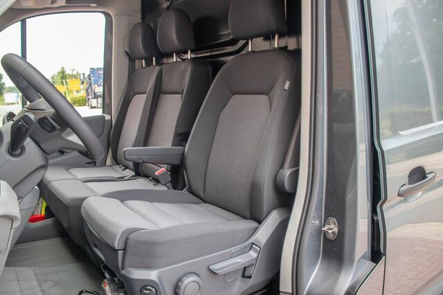 Volkswagen CRAFTER 35 2.0 TDI 177pk Automaat L3H2 ** BPM VOORDEEL, NIEUW ** Adaptive Cruise, 2x schuifdeur, Stoelverwarming, Carplay, Full LED, Camera.