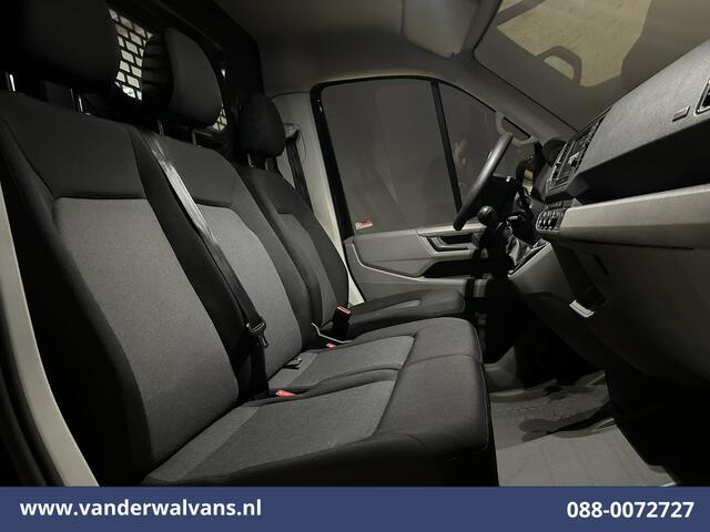 Volkswagen CRAFTER 2.0 TDI 141pk L3H3 L2H2 Euro6 Airco | 3000kg Trekhaak | Apple Carplay | Android Auto Cruisecontrol, Stoelverwarming, Parkeersensoren, Bijrijdersbank