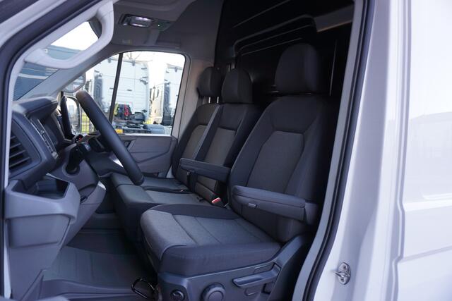 Volkswagen CRAFTER 140 PK Automaat L3H3/L2H2 Facelift Apple Carplay Camera Cruise Comfortstoel LED BPM Vrij!