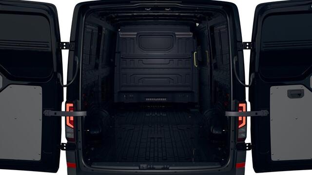 Volkswagen CRAFTER Trendline L3H2 177 pk GVW 3.5T BPM vrij | diefstalalarm | bijrijdersbank | metallic | navigatie