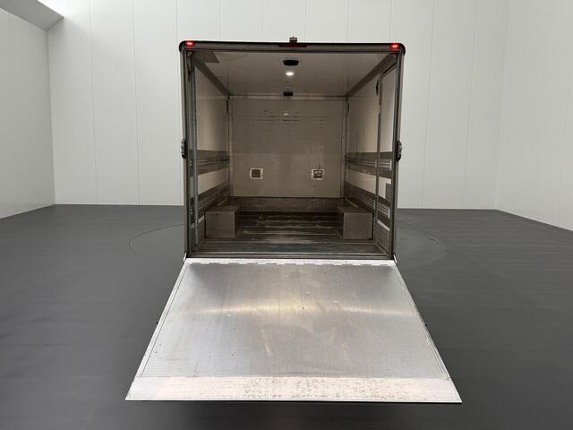 Volkswagen CRAFTER 2.0TDI 177PK DSG Automaat Lowliner Bakwagen met Valklep | Oprijklep | Navigatie | Airco | Multimedia | 3-Persoons | Cruise