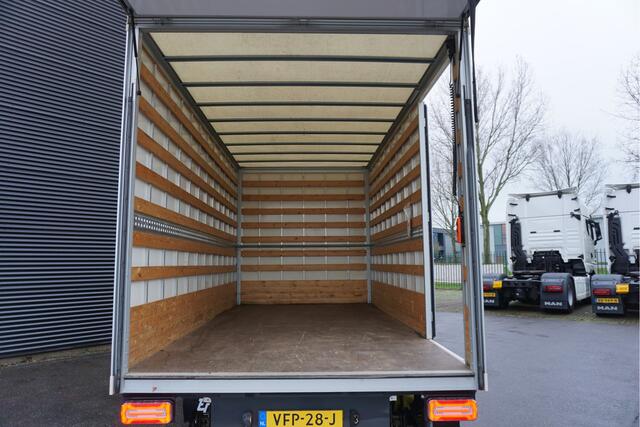 Volkswagen CRAFTER 50 177pk Automaat Bakwagen Laadklep Zijdeur Navigatie Camera Cruise control