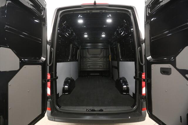 Volkswagen CRAFTER 35 2.0 TDI L3H3 | 140PK | BPM VRIJ | 3000KG | Airco | Cruise | Camera | Carplay | 3-Zits | Navi | LED