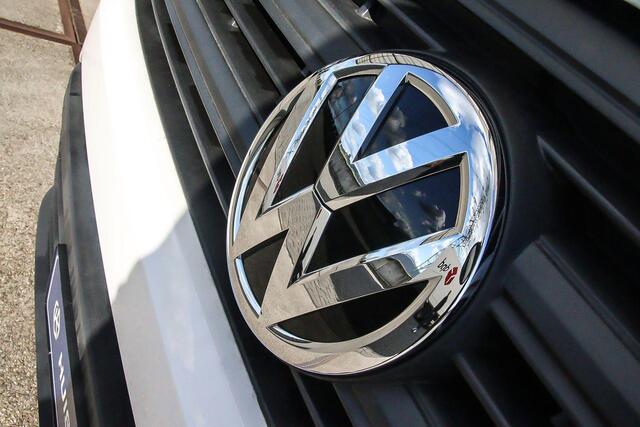 Volkswagen CRAFTER 50 2.0 TDI L4 164 PK Automaat | Bakwagen | Laadklep 1.000 kg laadvermogen | Navigatie | Dubbellucht | Camera | Geveerde stoel