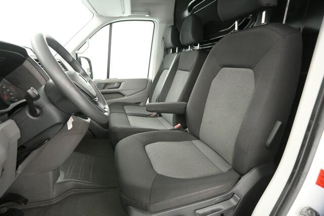 Volkswagen CRAFTER 35 2.0 TDI L4H3 | 177PK | 3000kg Trekgew. | Aut. | Airco | 3-Zits | Carplay | Trekh. | Camera | Parkeersens.