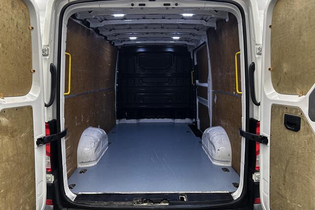 Volkswagen CRAFTER 2.0 TDI 177PK L3H2 | LED | Navigatie | Adaptieve cruise control | Trekhaak