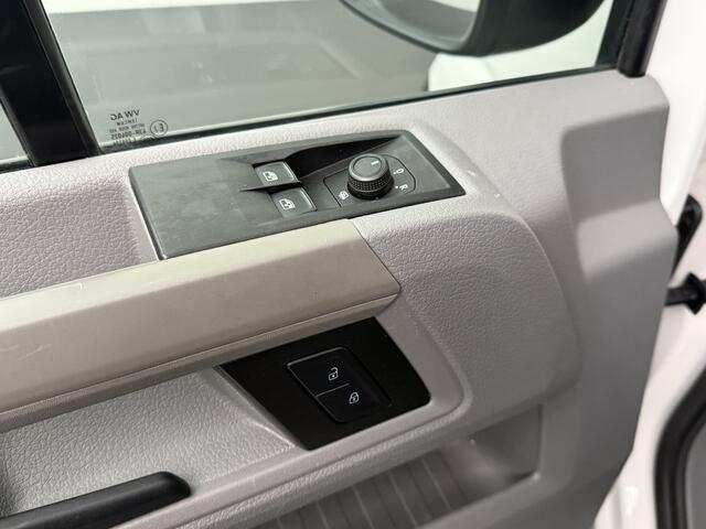 Volkswagen CRAFTER 2.0TDI 140PK L3H3 | Navigatie | Camera | Airco | 3-Persoons | Betimmering