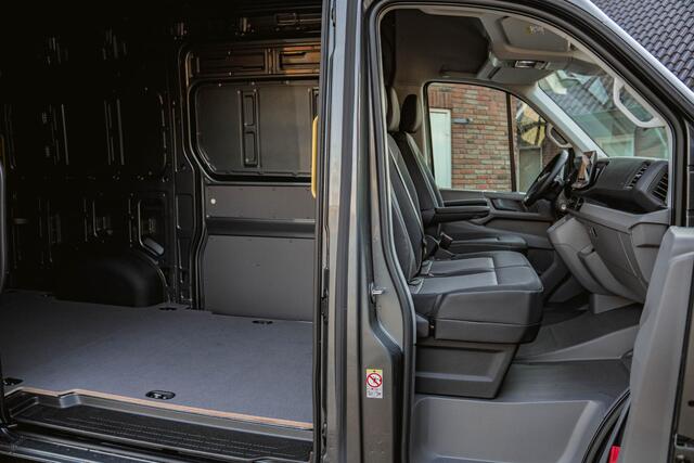 Volkswagen CRAFTER 2.0 TDI 177PK Automaat L3H3 Comfortline 2x Schuifdeuren | LED | NAVI | Camera | Trekhaak | Airco |