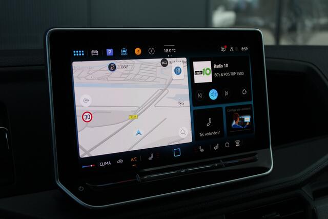 Volkswagen CRAFTER 35 2.0 TDI L3H3 177pk - Facelift - Navigatie - LED - Geveerde stoel - Virtual cockpit - Camera - Trekhaak - Stoelverwarming - Rijklaar