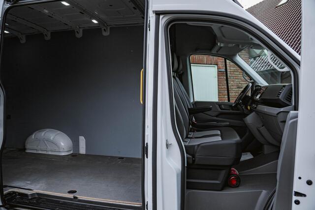 Volkswagen CRAFTER 2.0 TDI 102PK L3H3 NAVI Trekhaak Airco Leder