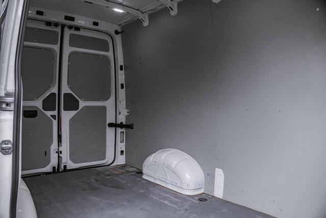 Volkswagen CRAFTER 2.0 TDI 102PK L3H3 NAVI Trekhaak Airco Leder