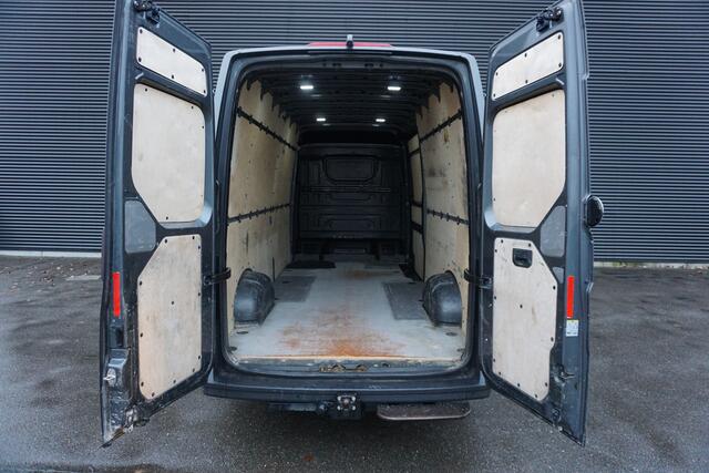 Volkswagen CRAFTER 35 140pk L4H3/L3H2 LED Trekhaak Camera Parkeersensoren Airco 3-Zits Euro6