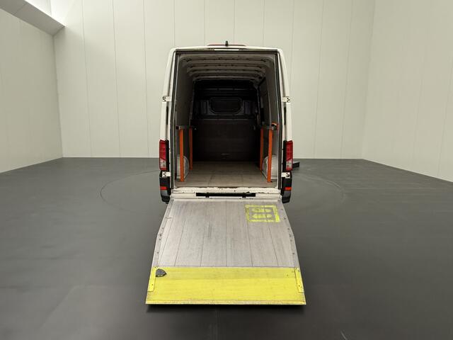 Volkswagen CRAFTER 2.0TDI 140PK Automaat L3H3 | Laadklep | Laadlift | Camera | Airco | Cruise