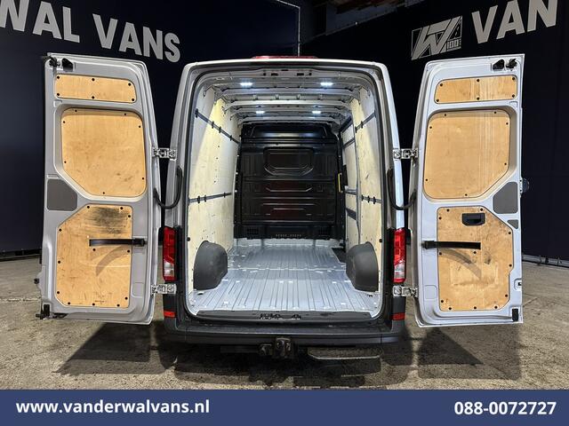 Volkswagen CRAFTER 2.0 TDI 141pk L3H3 L2H2 Euro6 Airco | 3000kg Trekhaak | Cruisecontrol | Chauffeursstoel Bijrijdersbank