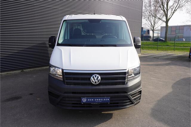 Volkswagen CRAFTER 35 140pk L3H2 / L2H1 Trekhaak Apple Carplay 3-zits Parkeersensoren Euro6