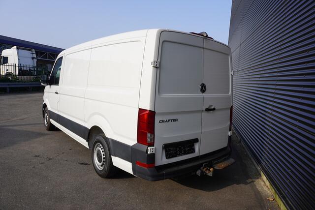 Volkswagen CRAFTER 35 180pk Automaat L3H2/L2H1 Apple Carplay Camera Navigatie Trekhaak Airco