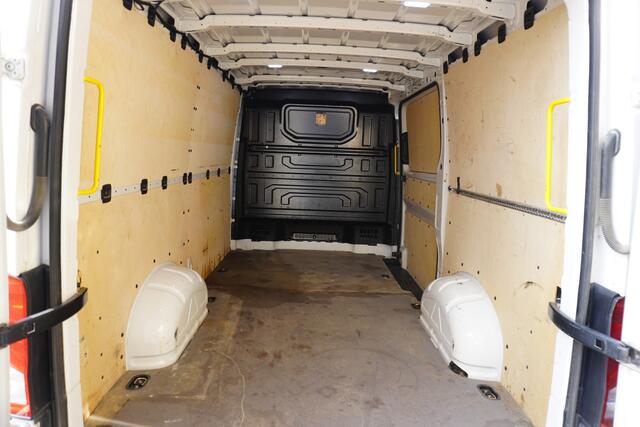 Volkswagen CRAFTER 35 180pk Automaat L3H2/L2H1 Apple Carplay Camera Navigatie Trekhaak Airco