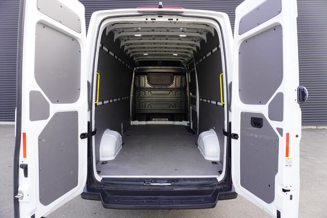 Volkswagen CRAFTER 35 140pk Automaat Facelift L4H3/L3H2 Apple Carplay Camera Cruise control Standkachel Stoelverwarming Airco