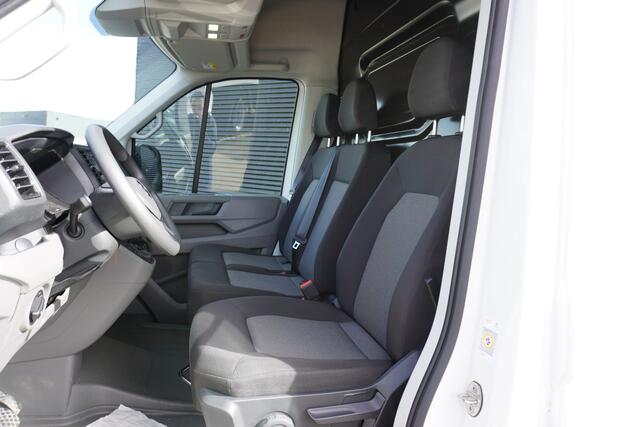 Volkswagen CRAFTER 180pk Automaat L3H3/L2H2 Apple carplay Camera Airco 3-zits