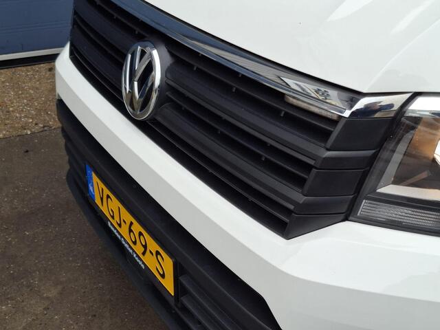 Volkswagen CRAFTER 35 2.0 TDI L3H3 Highline AUTOMAAT / STANDKACHEL / TREKHAAK / CARPLAY / NAVI