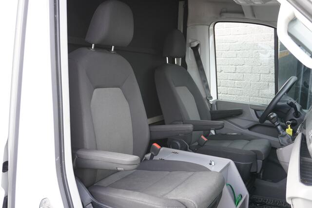 Volkswagen CRAFTER 2.0 TDI L3H3 EURO 6 - Airco - Cruise - Trekhaak - Camera - ¤ 17.900,- Excl.